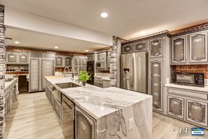 Microonde, forno, piano cottura, lavastoviglie