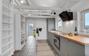 Frigorífico, horno, placa de cocina y lavavajillas