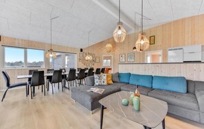TV, table football, ping pong - Stunning home in Spøttrup with sauna (Spøttrup)
