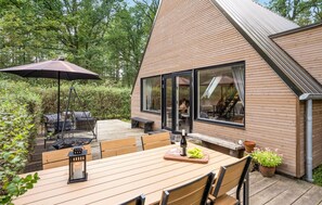 Outdoor dining - Awesome home in Bjerringbro with WiFi (Bjerringbro)