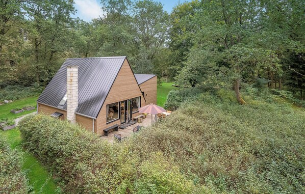 Exterior - Awesome home in Bjerringbro with WiFi (Bjerringbro)