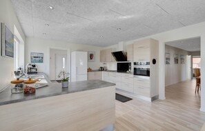 Fridge, oven, dishwasher, coffee/tea maker