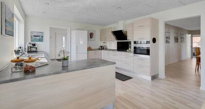 Stunning home in Thyborøn with WiFi