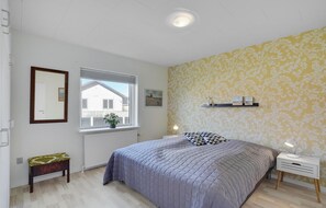 4 bedrooms, travel cot, free WiFi