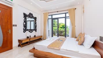 8 bedrooms, hypo-allergenic bedding, minibar, desk