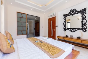 Tran Duy Villa | 8 bedrooms, hypo-allergenic bedding, minibar, desk - Tran Duy Luxury Villa C6 (Ho Chi Minh City)