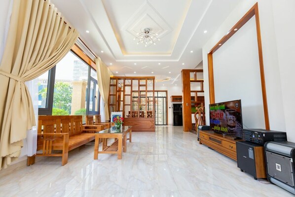 Lobby sitting area - Tran Duy Luxury Villa C6 (Ho Chi Minh City)
