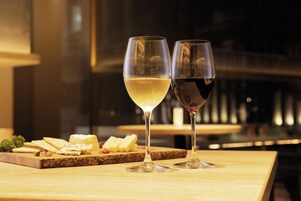 Bar (trong khuôn viên)