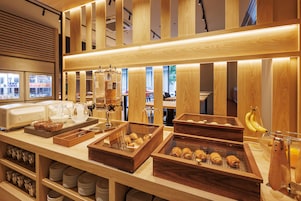 Daily buffet breakfast (JPY 2200 per person)