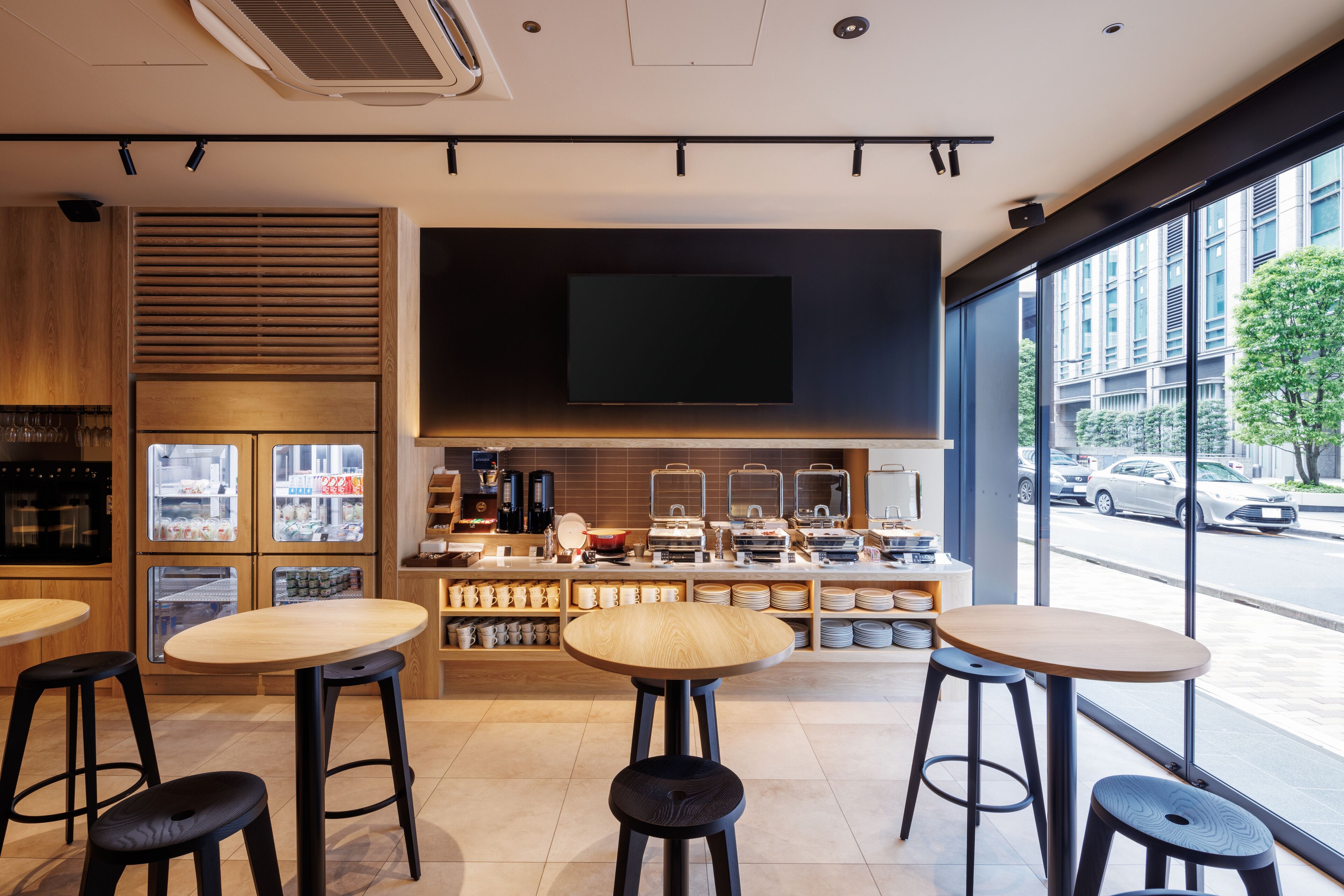 daily buffet breakfast (jpy 2200 per person)