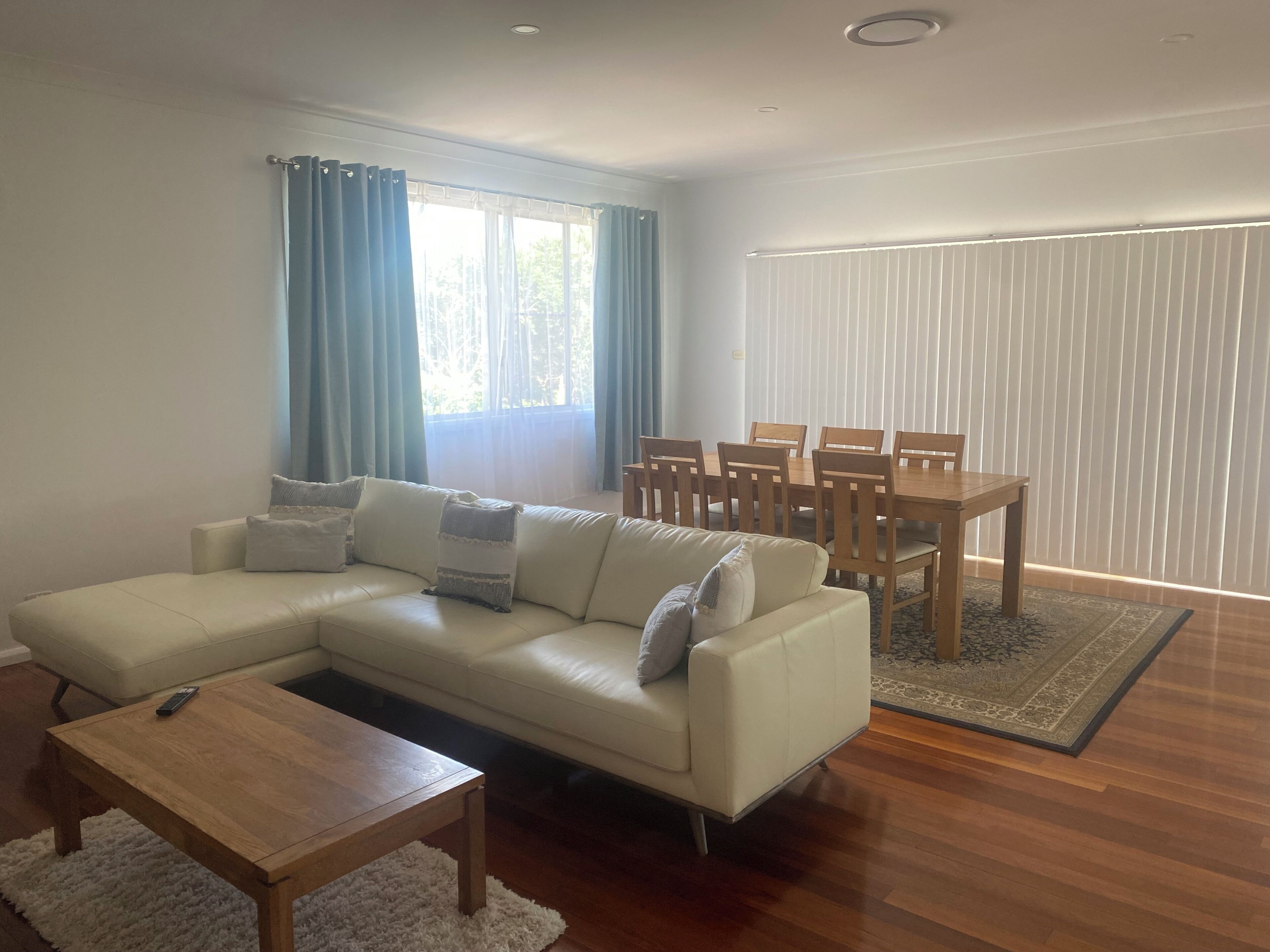 Spacious Holiday House Ducted Air Conditioning Walk To Beach. In Ground Pool. - Bateau Bay