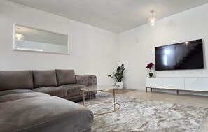 TV, fireplace, table tennis - Beautiful home in Zmijavci with WiFi (Zmijavci)