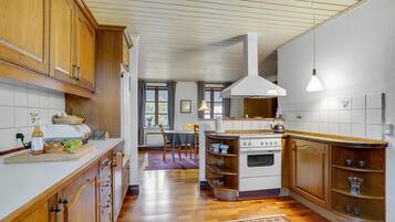 Fridge, stovetop, dishwasher, coffee/tea maker