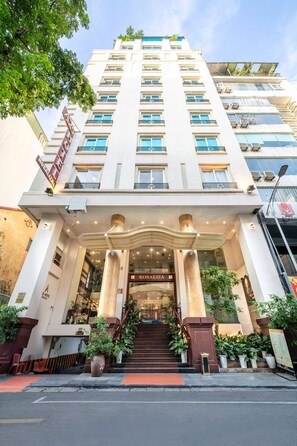 Front of property - A25 Hotel - 15 Tran Quoc Toan (Hanoi)