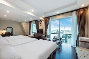 Family Suite | Minibar, coffres-forts dans les chambres, rideaux occultants