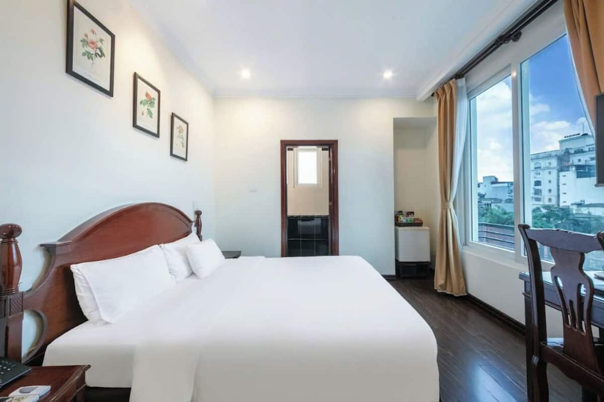 Superior tweepersoonskamer | Een minibar, een kluis op de kamer, verduisterende gordijnen