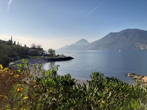 Una spiaggia nelle vicinanze