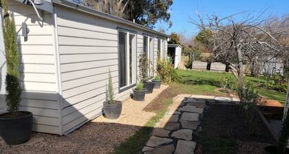 Luxurious Hilltop Studio, only 10 minutes walk to the main street of Daylesford