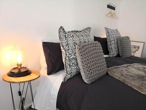 1 bedroom, Egyptian cotton sheets, WiFi, bed sheets