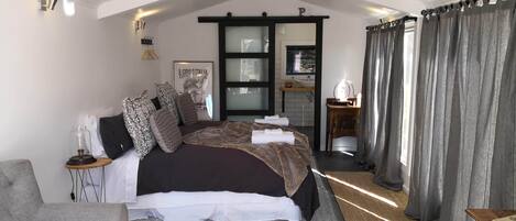 1 bedroom, Egyptian cotton sheets, WiFi, bed sheets