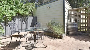Outdoor dining - Olive Grove 1 Studio with share pool in Central Vineyards (Pokolbin)