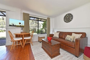 TV - Olive Grove Villa 1 Romantic Hunter Valley Escape (Pokolbin)