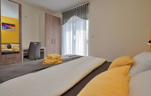 7 Schlafzimmer, Reisekinderbett, kostenloses WLAN, Bettwäsche