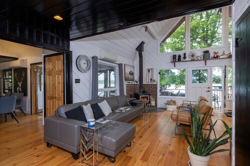 Entire Private Island: Lakehouse - 6 Bedrooms up to 12 guests w/ 2 hot tubs