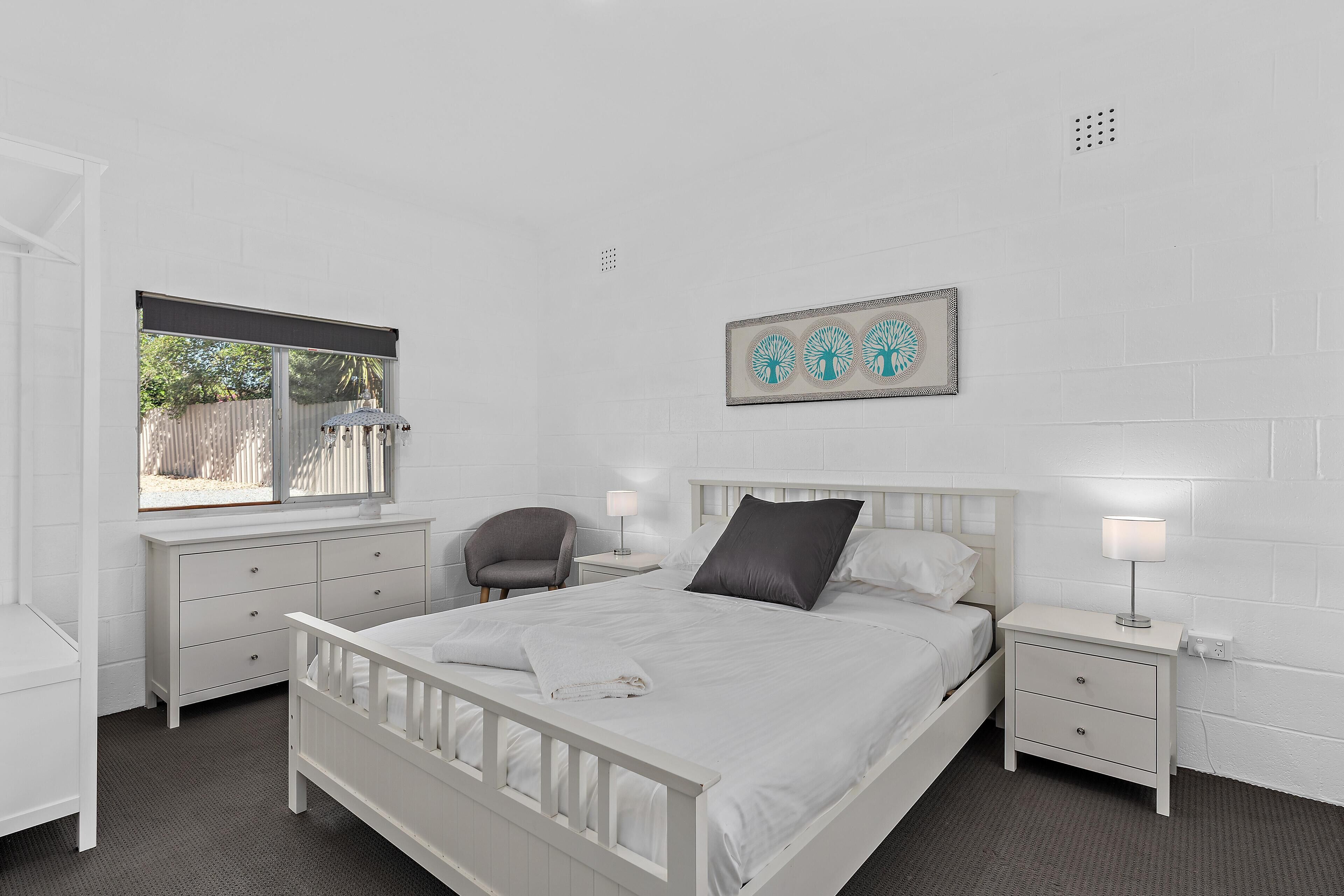 3 bedrooms, iron/ironing board, bed sheets