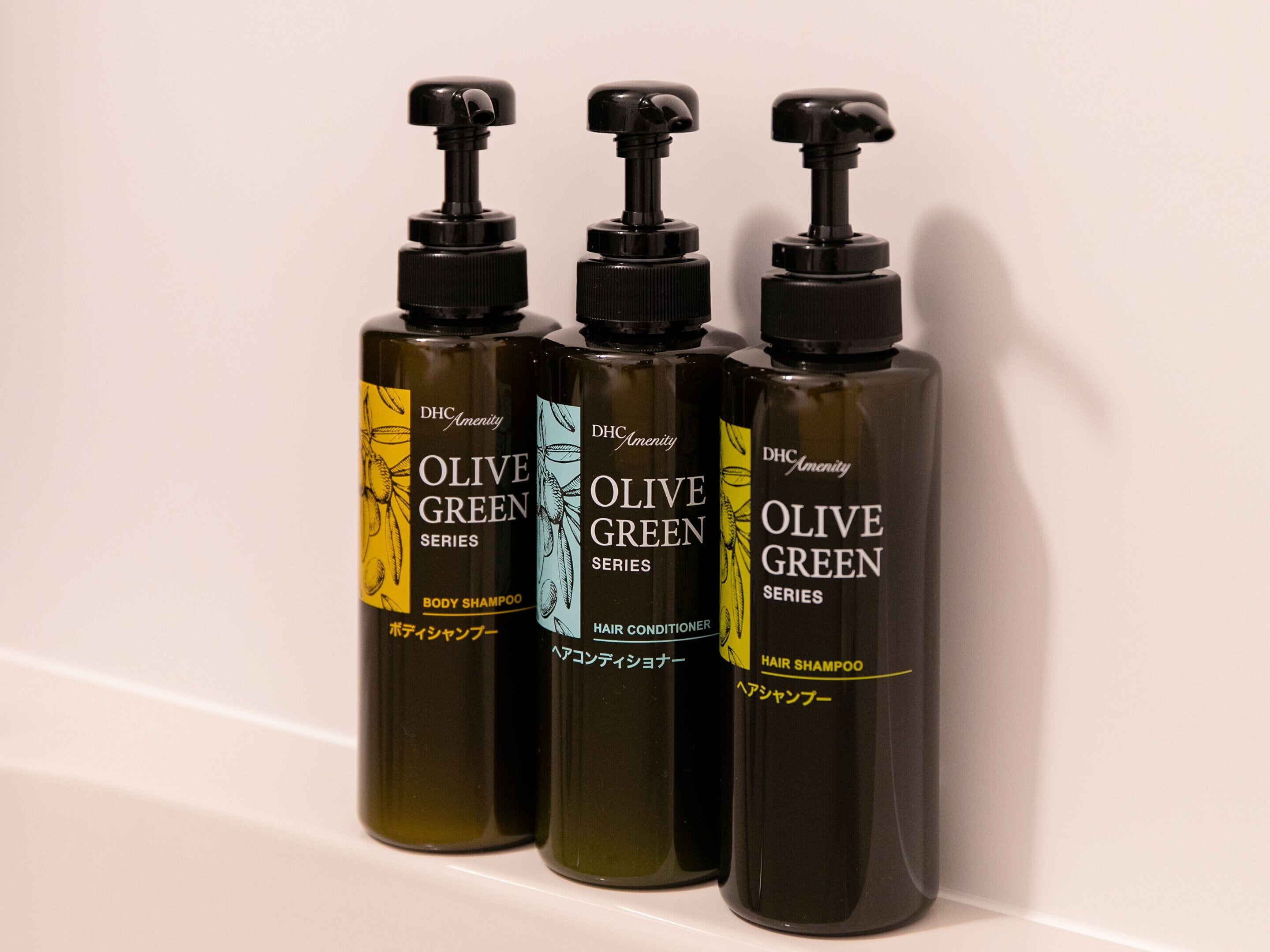 separate bathtub and shower, deep-soaking bathtub, free toiletries