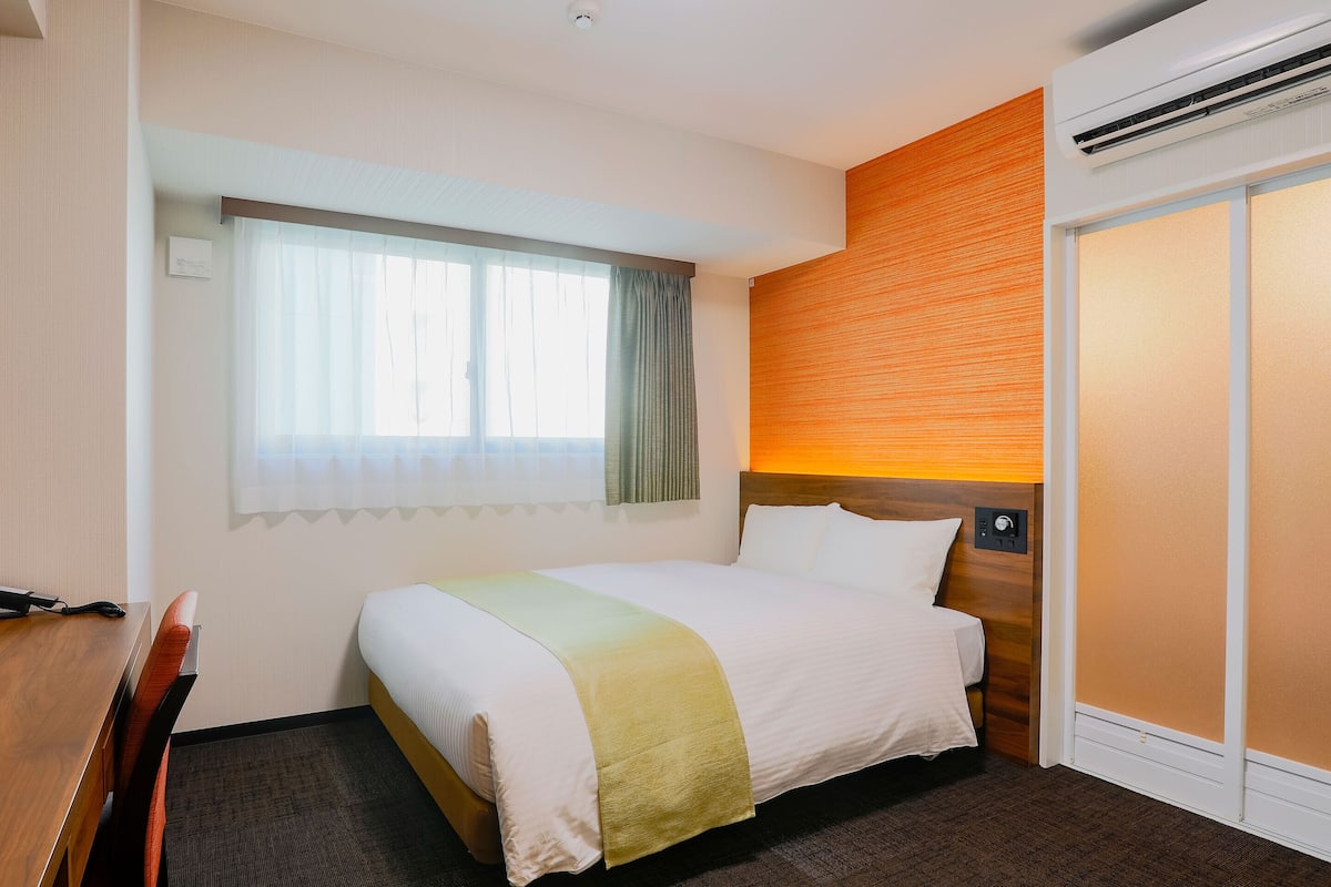 Universal Double Room, Non Smoking | Down comforters, desk, blackout drapes, soundproofing