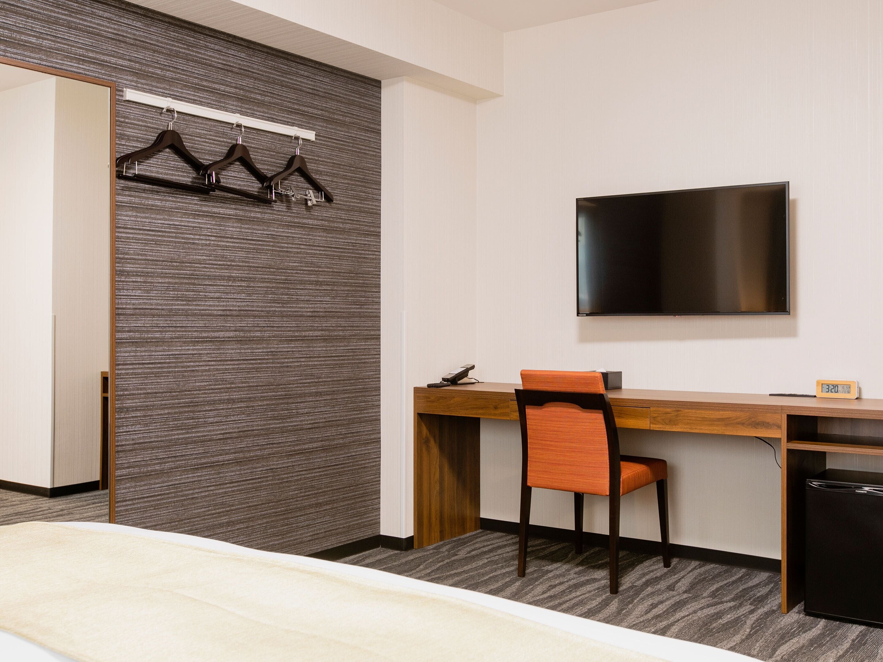 Universal King Room, Non Smoking | Down comforters, desk, blackout drapes, soundproofing