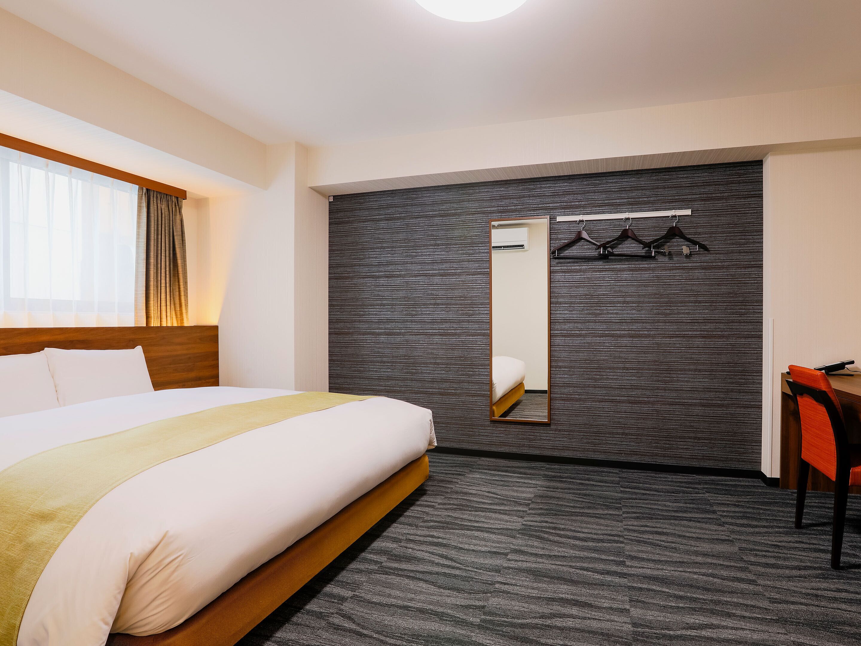 universal king room, non smoking | down duvets, desk, blackout curtains, soundproofing