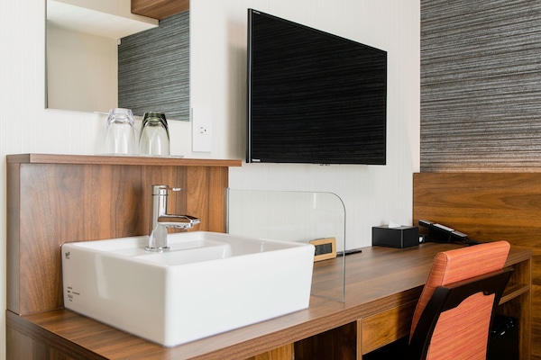 Down duvets, desk, blackout curtains, soundproofing