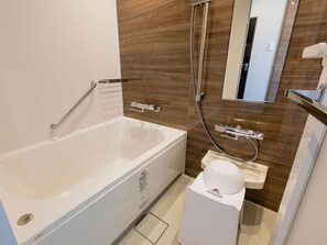 Chambre Standard avec lits jumeaux, non-fumeur | Salle de bain | Baignoire et douche séparées, baignoire profonde