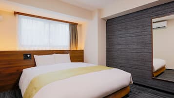 Rum - icke-rökare (Universal King) | Duntäcken, skrivbord, mörkläggningsgardiner och ljudisolering