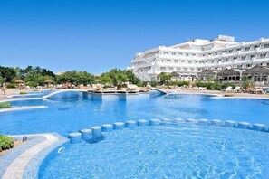 Outdoor pool, sun loungers