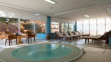 Sauna seca, banheira de hidromassagem, sauna a vapor