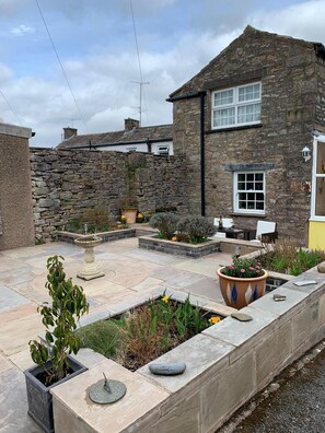 المنطقة المحيطة بالمنشأة