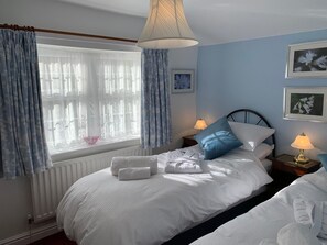 2 عدّة غرف نوم ومكواة/لوح كي وواي فاي مجانًا وملاءات أسرّة