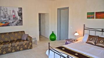 3 bedrooms, iron/ironing board, travel crib, free WiFi