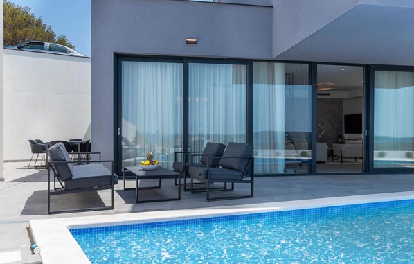 Outdoor pool, sun loungers