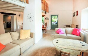 TV, stereo - Lovely home in Cliousclat (Cliousclat)