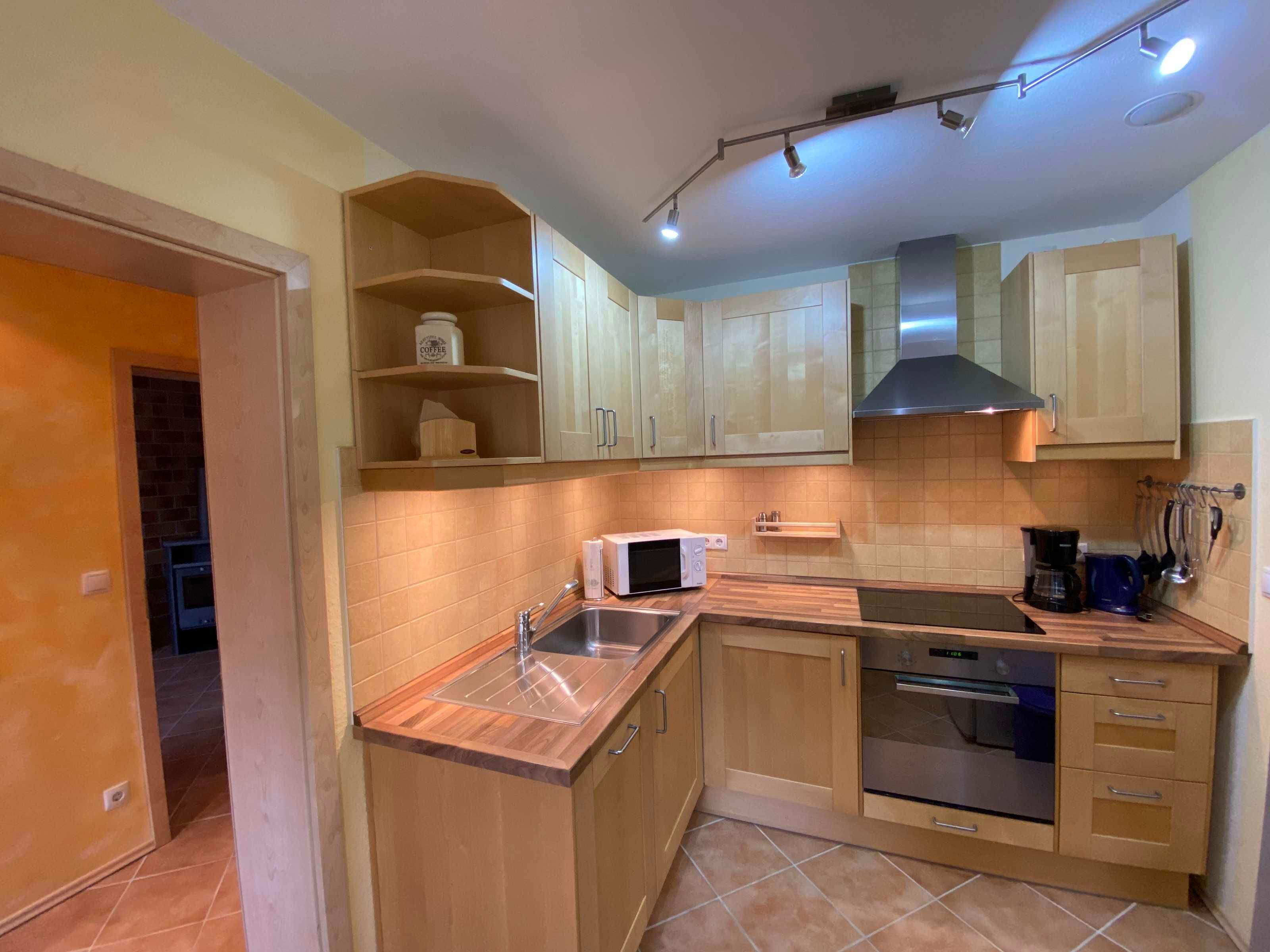 Geladeira, micro-ondas, fogão, lava-louças