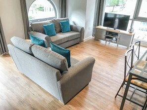 TV, DVD player, offices - Violet's Corner:  Luxury Swindon Town Apartment: (Swindon)