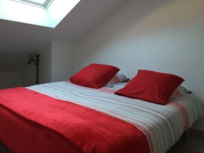 1 chambre, fer et planche Ă repasser, Wi-Fi, draps fournis