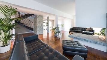 Pejs, dvd-afspiller, stereoanlæg