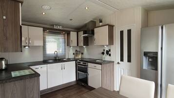 Chalet | Dapur pribadi | Lemari es, microwave, oven, dan kompor