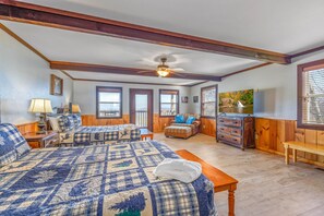 6 bedrooms, iron/ironing board, WiFi, bed sheets