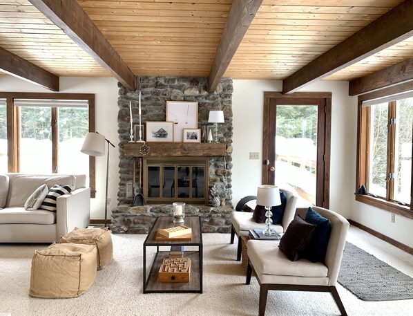 TV, fireplace, books, music library - Ashwood A-Frame Retreat in Stowe Hollow, Minutes from Village (Stowe)
